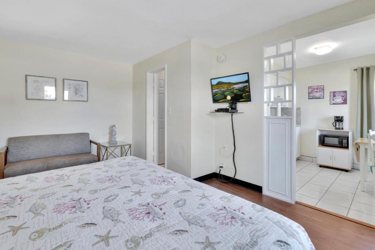 Seahorse Guesthouse ポンパノビーチ エクステリア 写真