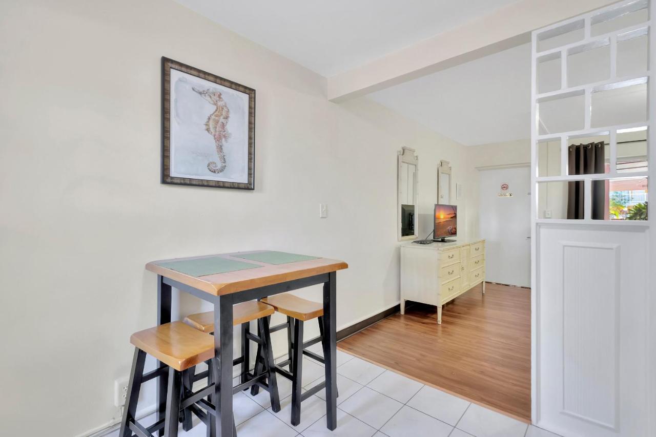 Seahorse Guesthouse ポンパノビーチ エクステリア 写真