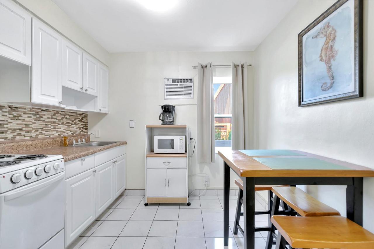 Seahorse Guesthouse ポンパノビーチ エクステリア 写真