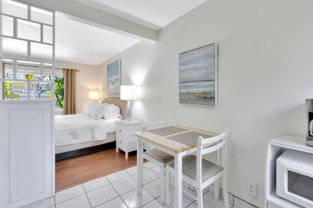 Seahorse Guesthouse ポンパノビーチ エクステリア 写真