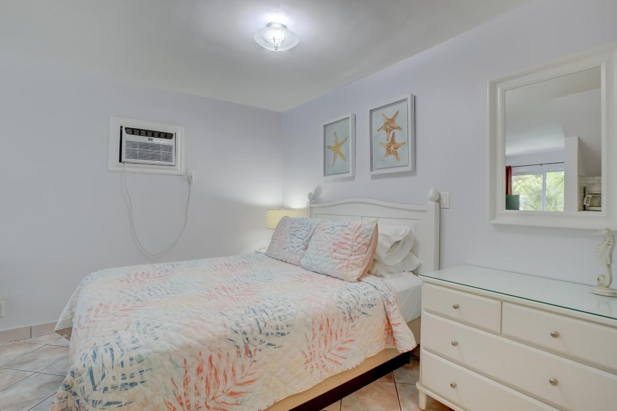Seahorse Guesthouse ポンパノビーチ エクステリア 写真