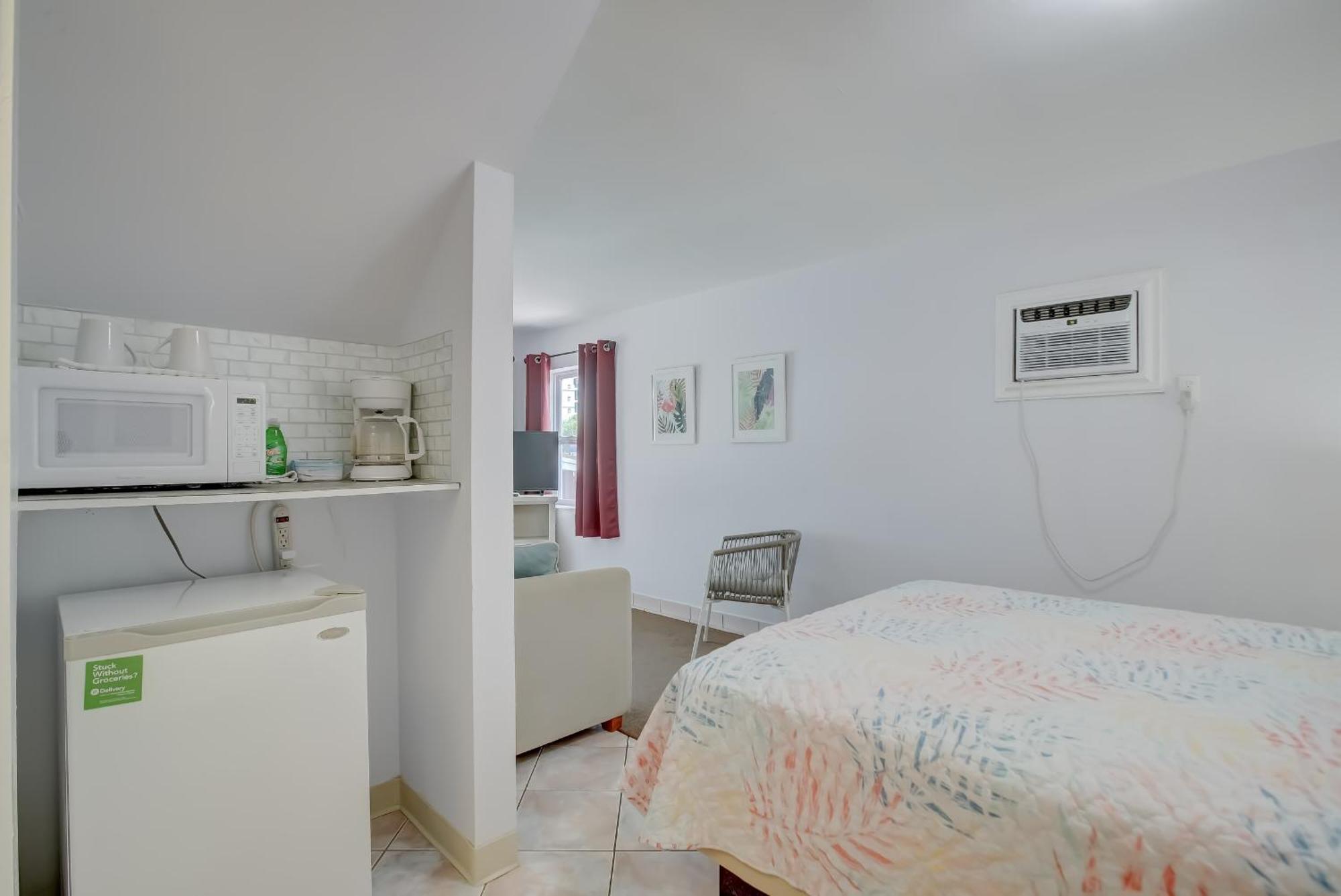 Seahorse Guesthouse ポンパノビーチ エクステリア 写真